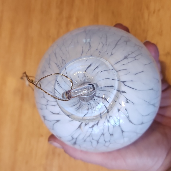 White glass ball ornament, heavy, mosaic style - Picture 2 of 4